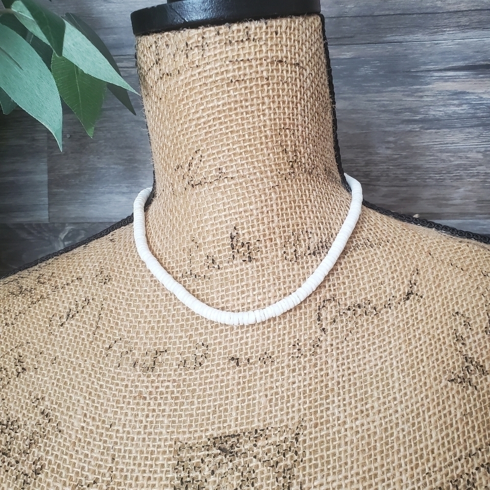 Off White Seashell Circular Necklace Small